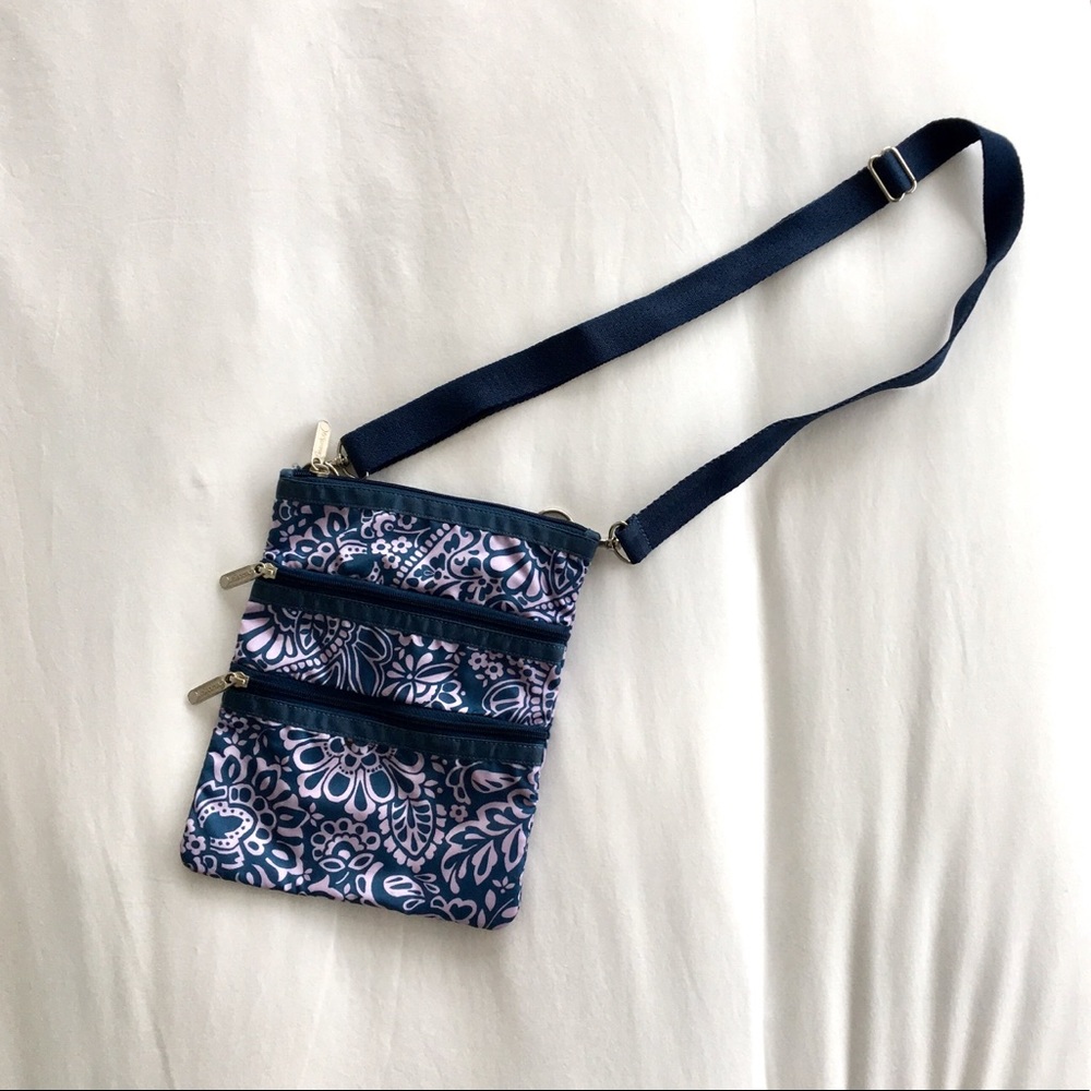 EUC Lesportsac small 3 pocket crossbody